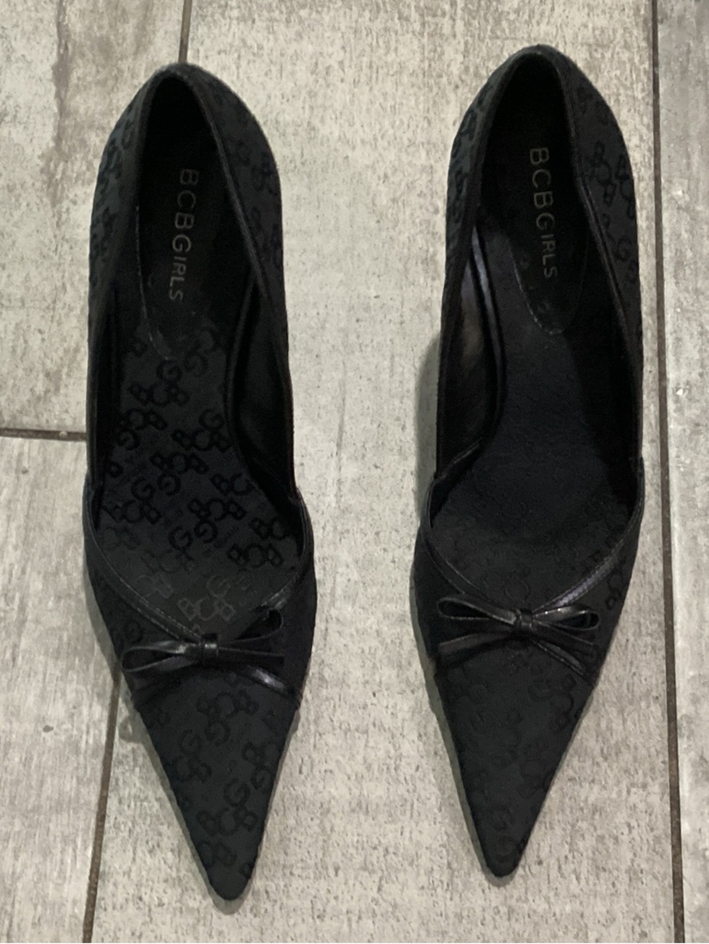 BCBG Black Satin Patterned High Heels leather heels size 7.5